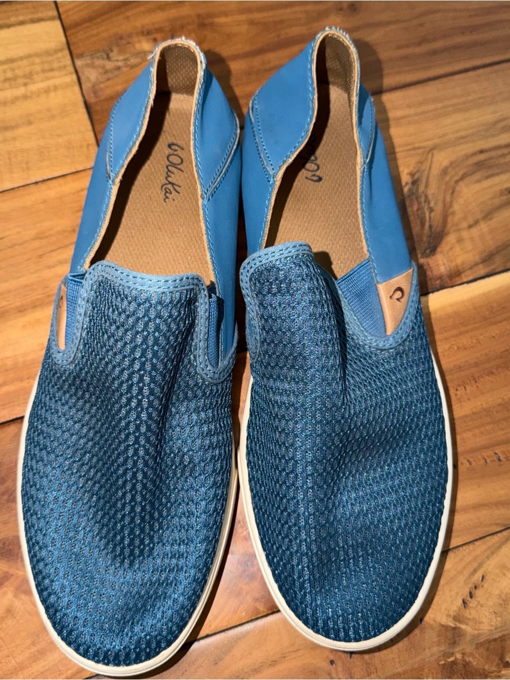 OluKai Pehuea Slip-On shoes women’s 9.5